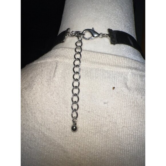 Traci Lynn Silver Texture Statement Necklace -- 18" - Picture 5 of 8